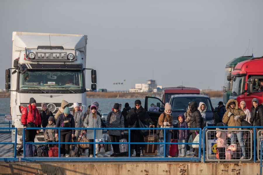 La Isaccea, Navrom Bac Galaţi a început să taxeze convoiele umanitare pentru Ucraina