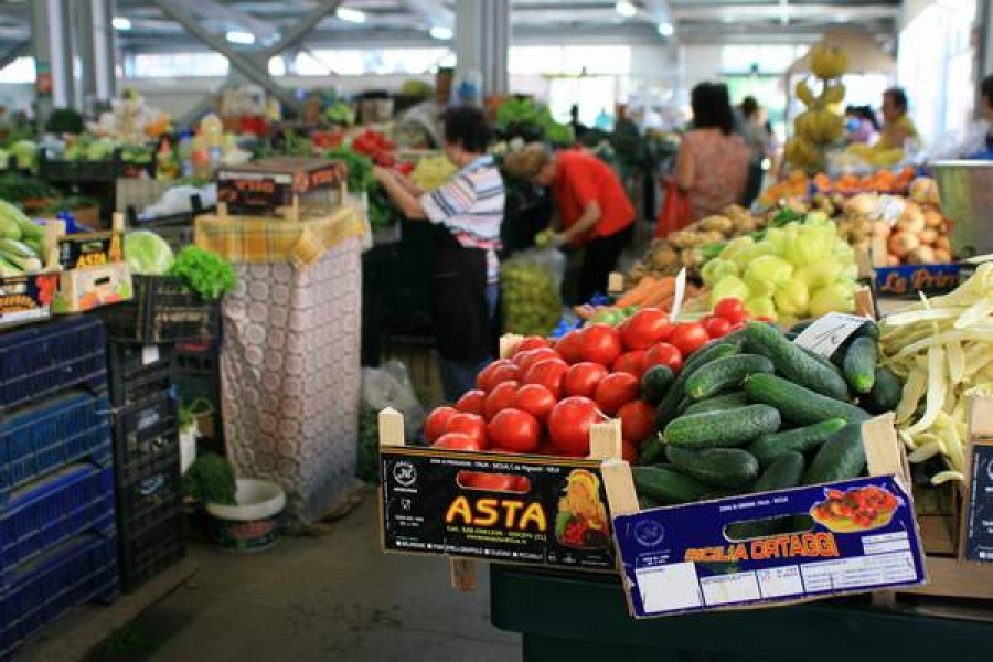 Pieţele gălăţene, luate la bani mărunţi