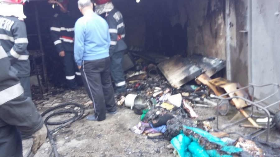 Explozie şi incendiu la un garaj din Micro 17