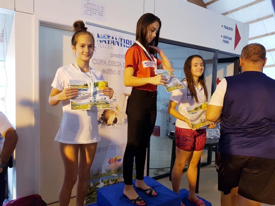 Înotătorii gălăţeni de la Aqua Sport şi CSM s-au întors cu o salbă de medalii de la Tulcea