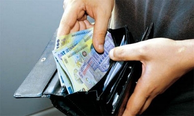 O îmbrăţişare a costat-o portofelul