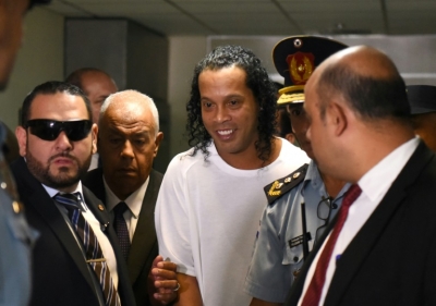 Ronaldinho a fost eliberat din închisoare şi mutat în arest la domiciu la un hotel din Asuncion