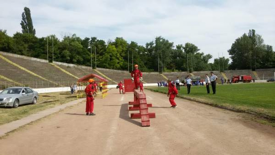 Voluntarii serviciilor pentru situaţii de urgenţă, bogaţii cu buzunarele goale