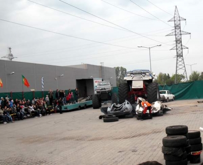 Show şi adrenalină la Monster Truck Show