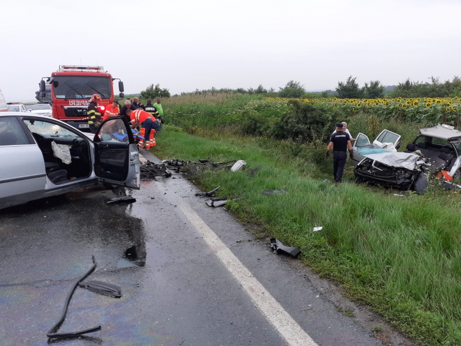 Impact frontal, cu 3 victime, între Tutova şi Priponeşti (FOTO)