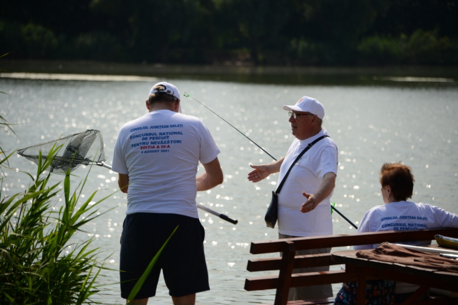 80 de nevăzători au participat la un concurs de pescuit unic în România