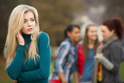 Elevii care se confruntă cu fenomenul de bullying, mai predispuşi la consumul de alcool, tutun şi droguri