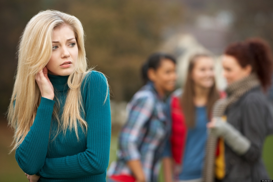 Elevii care se confruntă cu fenomenul de bullying, mai predispuşi la consumul de alcool, tutun şi droguri