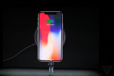 Apple a lansat modelul premium iPhone X, de 999 de dolari