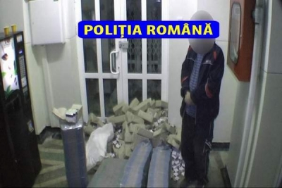 Poliţist de frontieră prins cu ţigări de contrabandă