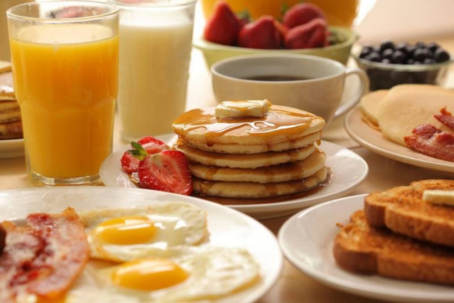 Studiu: Micul dejun nu ar ajuta la slăbit