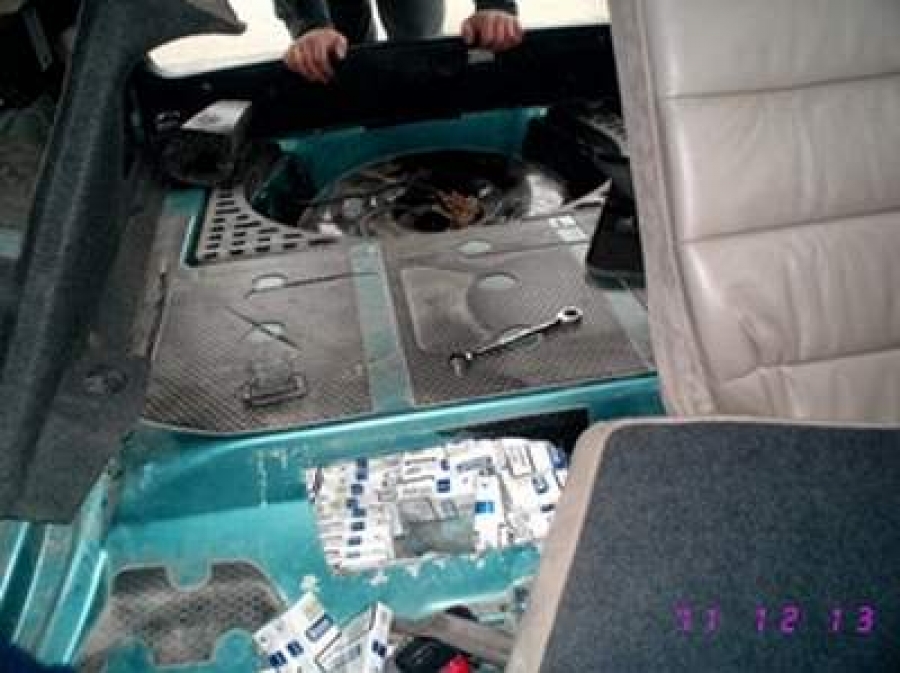 A pierdut un Audi A6 pentru că a făcut contrabandă cu 500 de pachete de ţigări