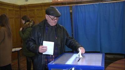 Cetăţenii de peste Prut din Galaţi, prezenţă mare la vot pentru alegerile din Republica Moldova