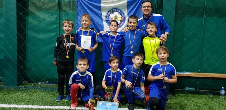 Piticii de 8 ani de la Şcoala de fotbal Junior au pierdut la penaltiuri finala cu FCSB