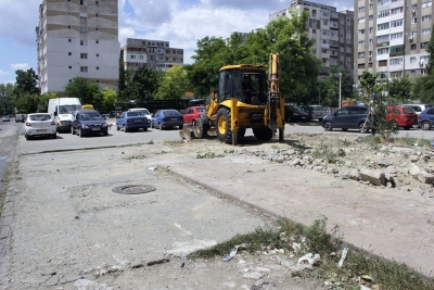 Se lucrează la parcări şi trotuare în Micro 20