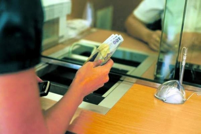 Restanţele la creditele în lei au crescut cu 1%, iar cele la valută au scăzut cu 0,76%