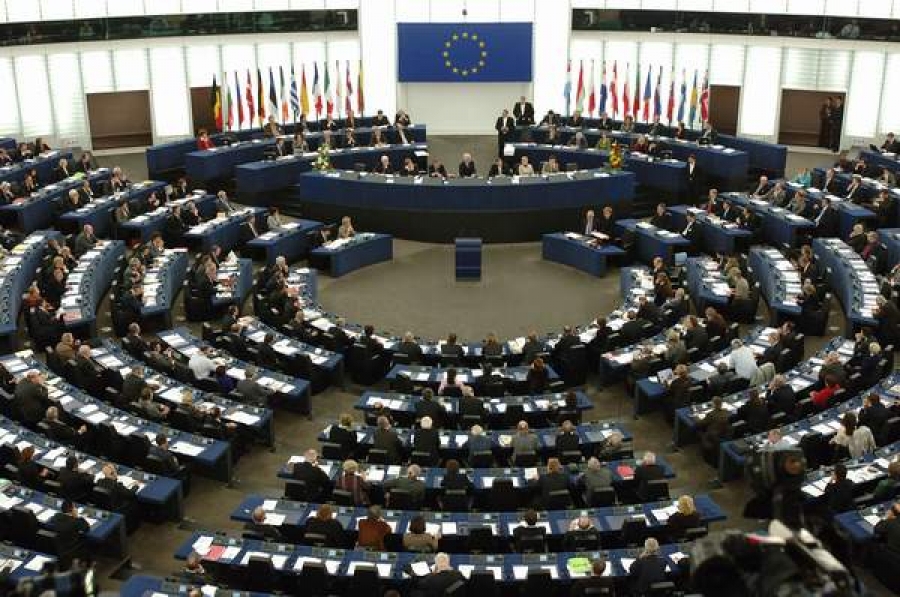 Eurodeputaţii români au cerut în plenul PE recompense pentru R.Moldova
