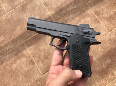 Cu pistolul la cumpărături