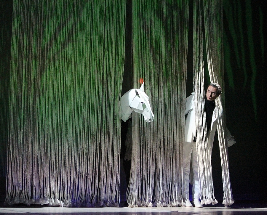 "Harap Alb - play again", un basm modern la Teatrul de Păpuşi Gulliver (FOTO)