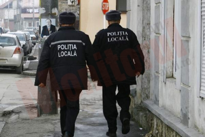 Poliţişti locali achitaţi de acuzaţiile de corupţie