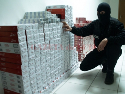 Constanța: Zeci de mii de pachete de țigări de CONTRABANDĂ, capturate