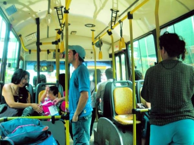 Folosirea transportului în comun ajută la menţinerea siluetei
