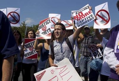 Studenţi excrocaţi şi exploataţi de angajatorii americani