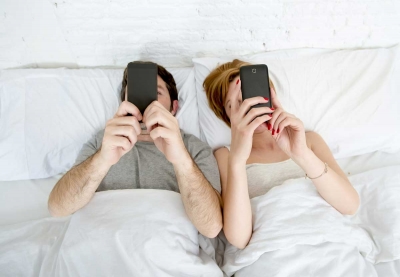 Excesul de reţele de socializare creşte riscul de singurătate şi invidie