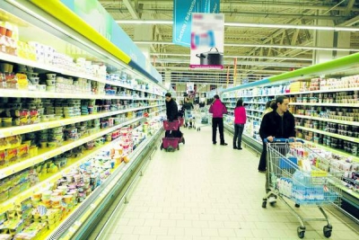 Marii retaileri au scăzut preţurile la produse alimentare cu 12,8%, după reducerea TVA