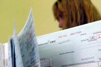 Va fi rejudecat după ce a dat ţepe de 1.000.000 de lei cu telefonul