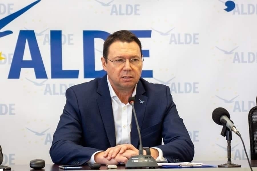 ALDE şi PNL, negocieri pentru fuziune
