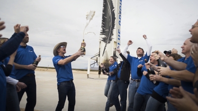 Jeff Bezos dezvăluie cum va arăta capsula construită de Blue Origin pentru turiştii spaţiali