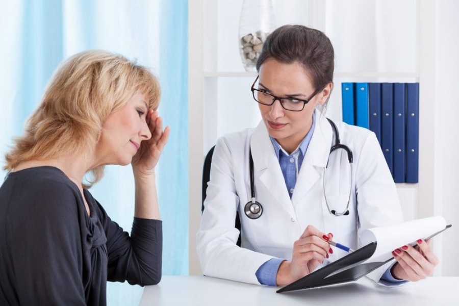 Studiu: Tratamentele pentru menopauză cresc riscul de cancer la sân