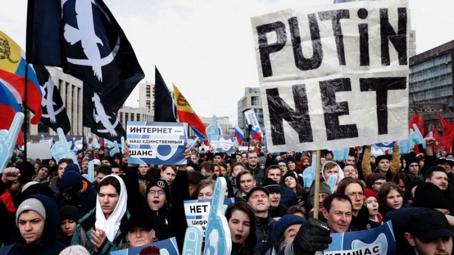 Proteste în Rusia faţă de noile restricţii privind internetul