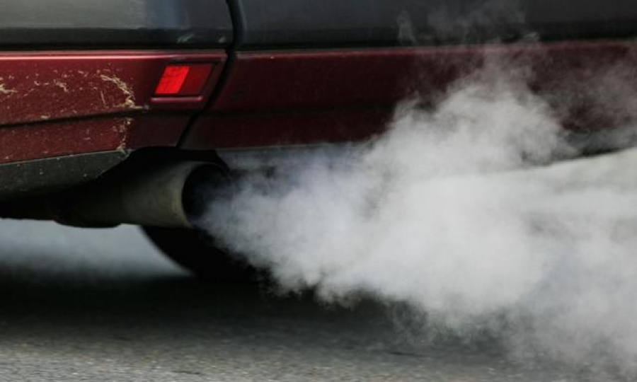 Poluarea cauzată de traficul rutier, asociată cu un risc cu până la 6% mai mare de a naşte copii subponderali