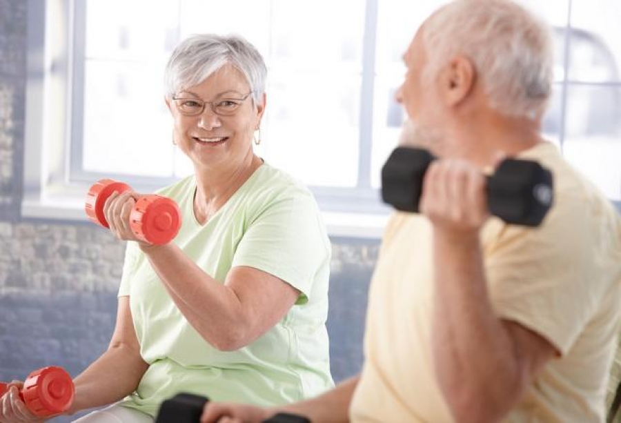 Pierderea masei musculare la vârste înaintate, cauzată de schimbările survenite la nivelul sistemului nervos