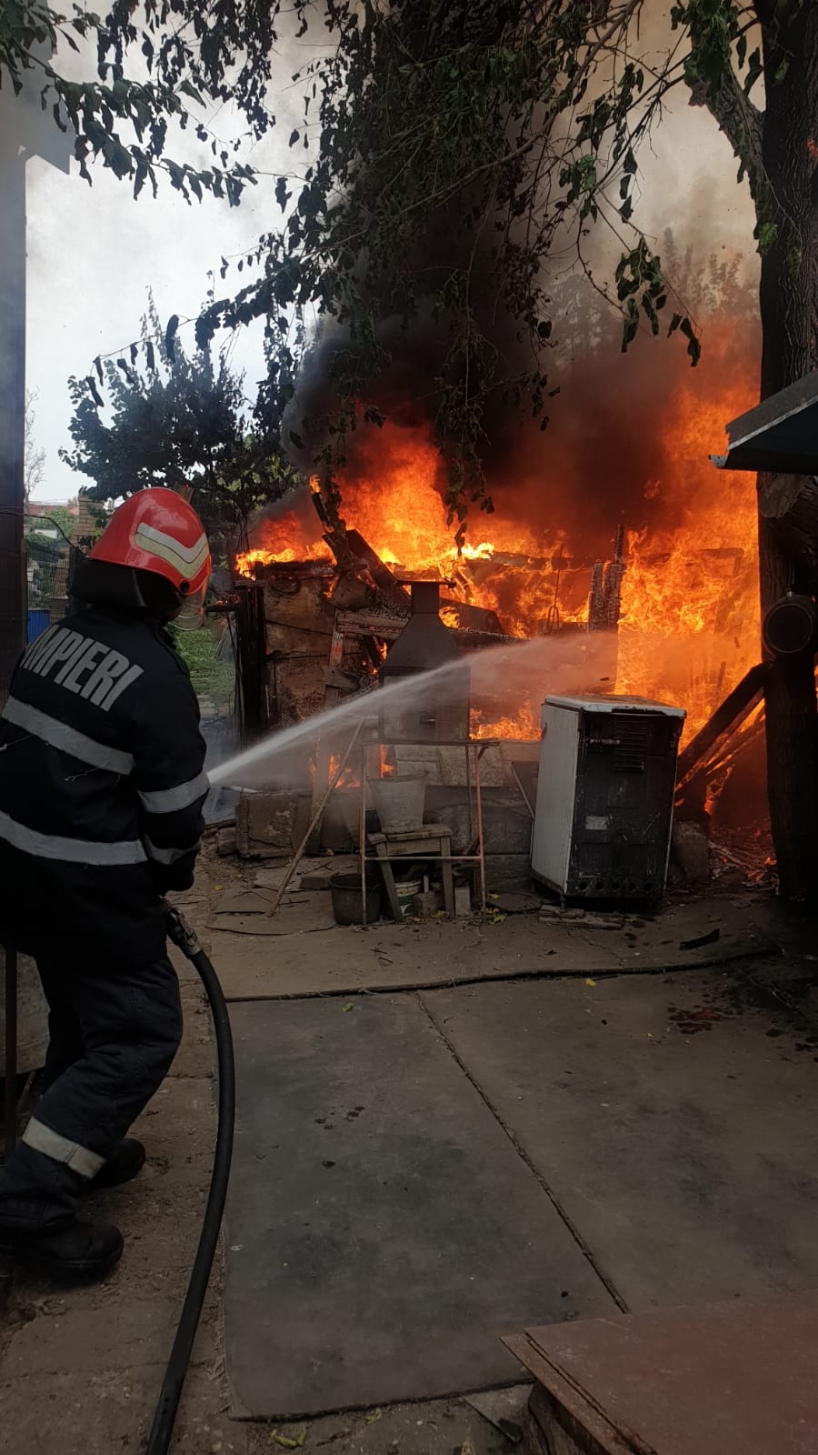Incendiu violent pe strada Alexandru Carnabel din Galaţi (FOTO/VIDEO)