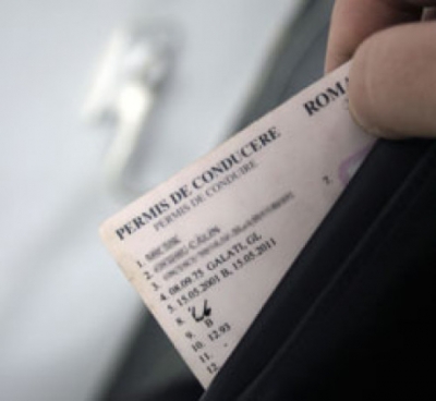 Trimis în judecată pentru că cerea şpagă pentru obținerea de permise auto