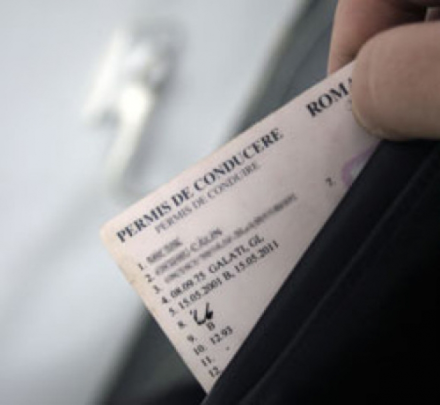 Trimis în judecată pentru că cerea şpagă pentru obținerea de permise auto