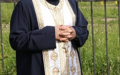 Preot fals care bătea pe la ușile gălățenilor, prins de poliţişti