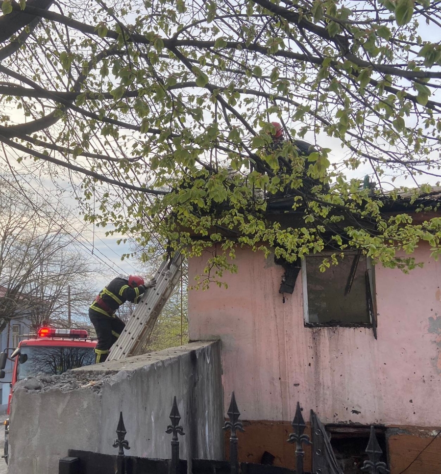 Le-a luat casa foc în prag de Paşte