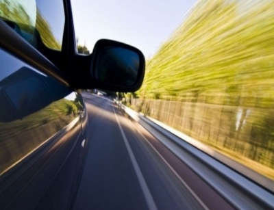 Vitezoman prins de poliţişti cu 122 km/h