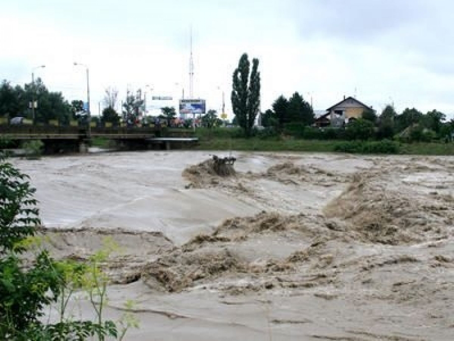 Cotele de atenţie, depăşite pe râurile din judeţele Vaslui şi Galaţi