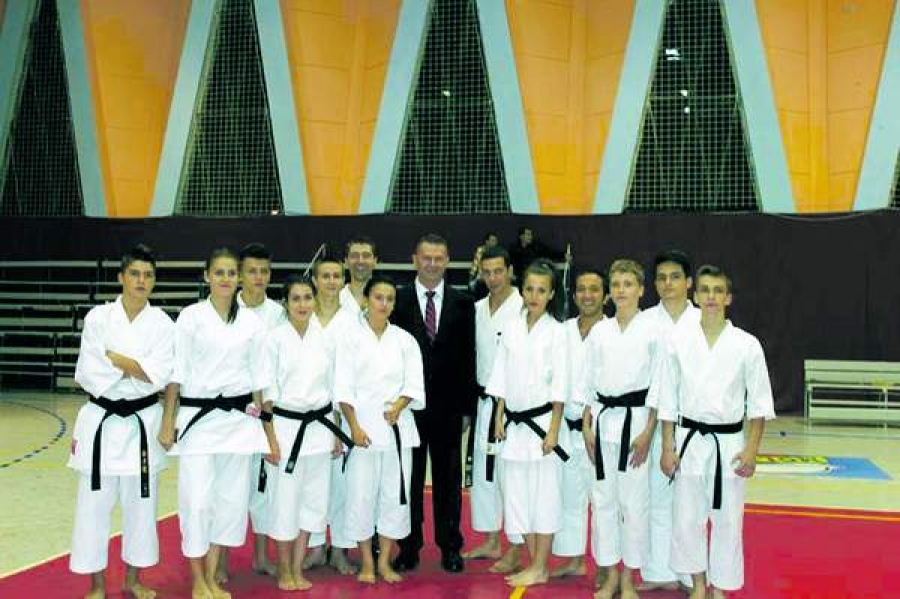 60 de karateka gălăţeni merg la Mondiale după medalii