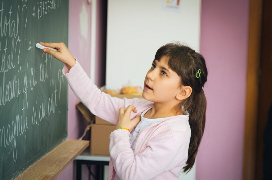 Copiii din mediul rural cer autorităţilor şcoli de vară şi ore de educaţie remedială personalizate