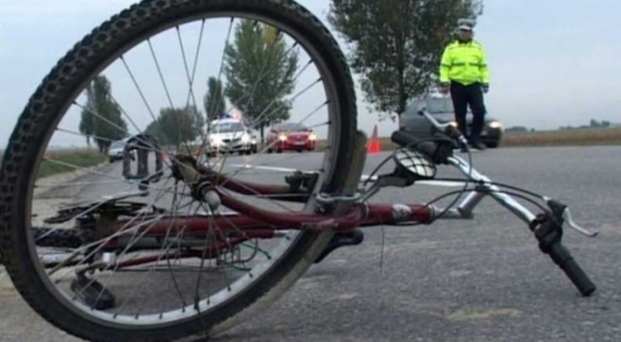 A acroşatat un biciclist după ce a pătruns pe contra sens