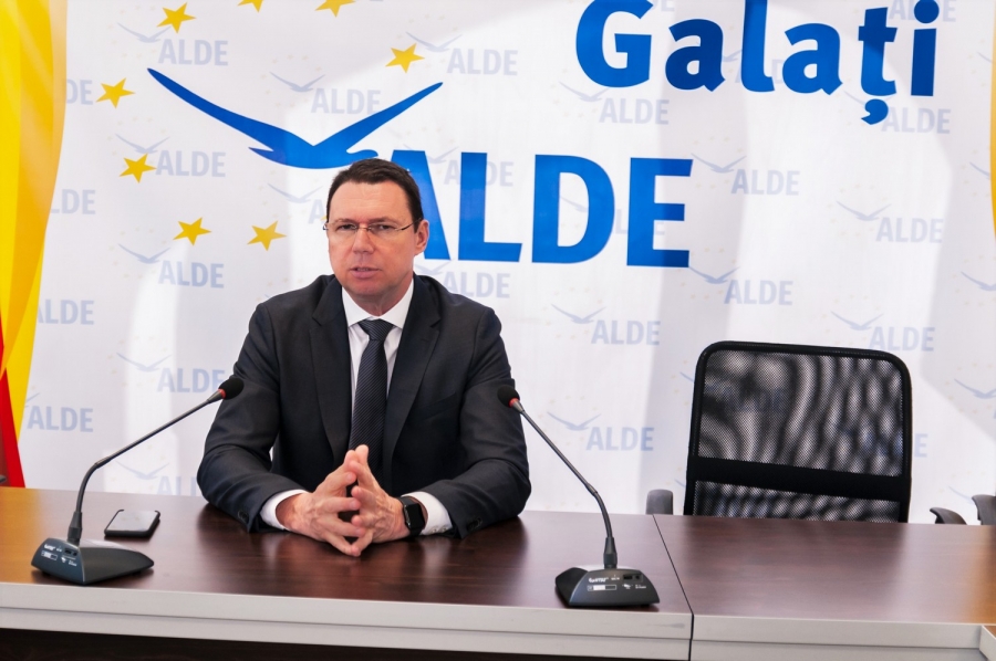 Cristian Dima (ALDE Galaţi) propune ca garajele să fie înlocuite cu parcări supraterane care să aibă şi boxe de depozitare