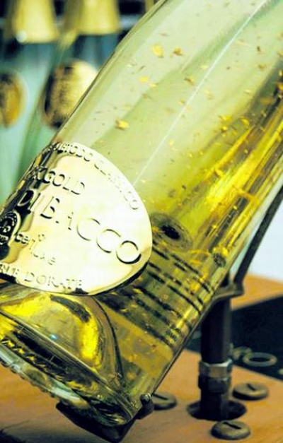 Aur şi diamante pentru cea mai scumpă şampanie din lume