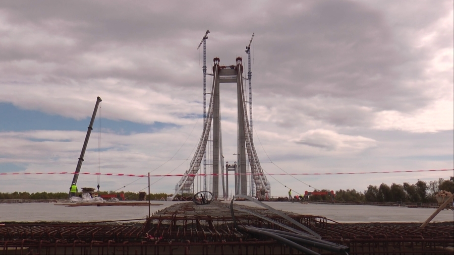 Finalizarea Podului Suspendat peste Dunăre în decembrie rămâne incertă