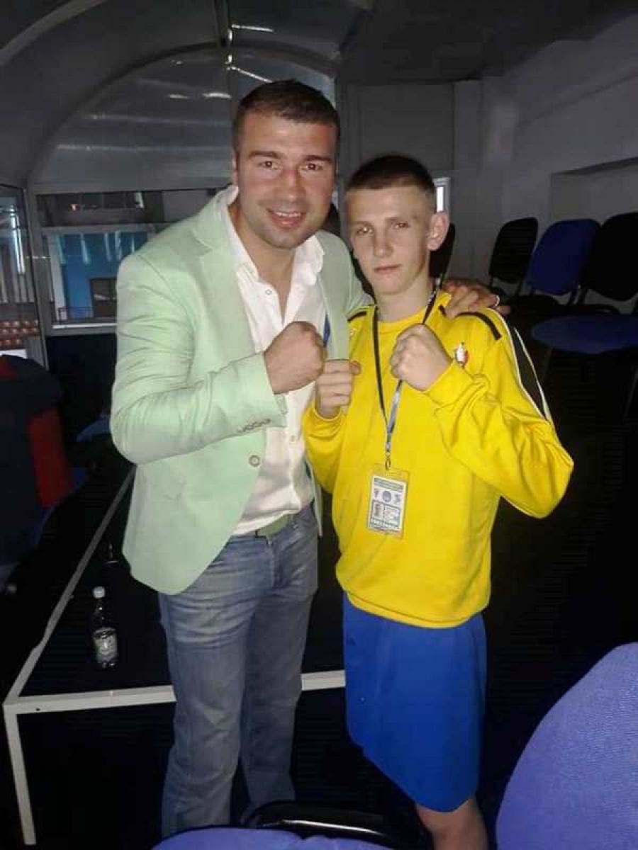 Gălăţeanul Lucian Bute, fost campion mondial, alături de boxerii români la Campionatele Europene de juniori